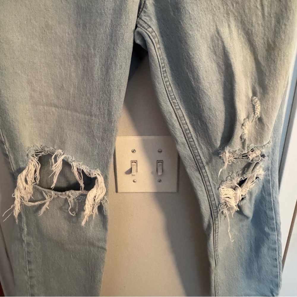 Abercrombie & Fitch The Mom High High Light Blue Ripped Knee Jenas - Picture 4 of 7